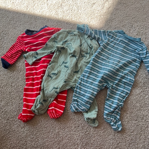 Carters 3 month Pajamas —3 pair - Picture 2 of 3